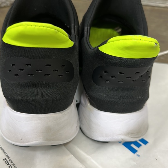 Nike - Picture 9 of 11